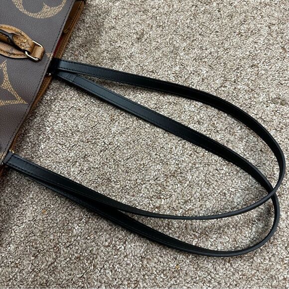 Louis Vuitton OntheGo GM Reverse Monogram Giant (Authentic) - Picture 13 of 16